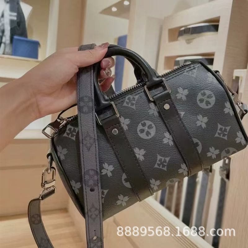 Direct Supply Cross-border M LV Men's and Women's Bags Black Warrior Pillow Bag Genuine Leather Messenger Bag Chain Bag Box Bag Vintage Bag