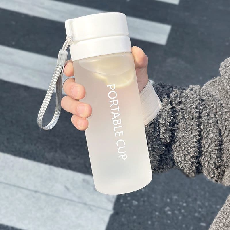 Large Capacity Sports Water Bottle for Men and High School Students, Summer Portable Cup, High Aesthetic Student Military Training Water Bottle, Plastic Cup