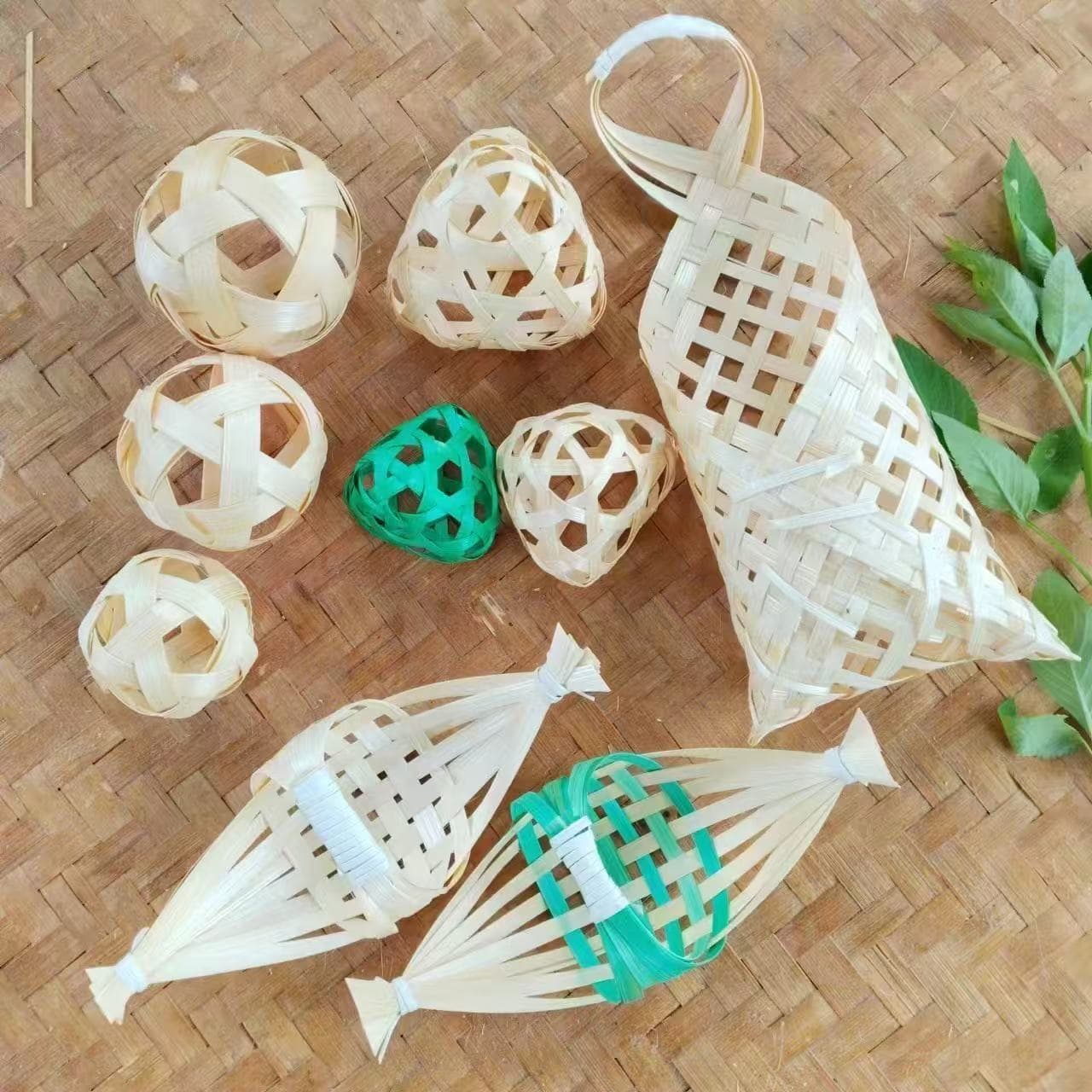 Bobai handmade bamboo woven Mid-Autumn Festival bamboo woven safety buckle bamboo dustpan bamboo lantern boat bamboo grate five-hole hanging mini