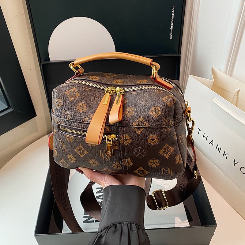 New Fashion Women's Bag New Design Trendy Pillow Bag Branded Crossbody Bag Vintage Women's Wide Strap Shoulder Bag