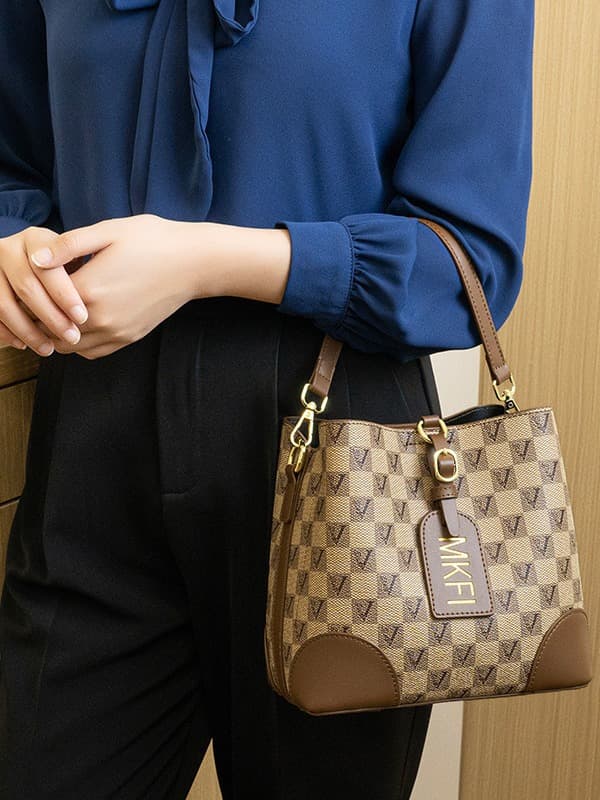 Hong Kong Counter Fashion Genuine Leather Women's Casual Bucket Bag Versatile Crossbody Shoulder Bag 2026 Autumn/Winter New Trend