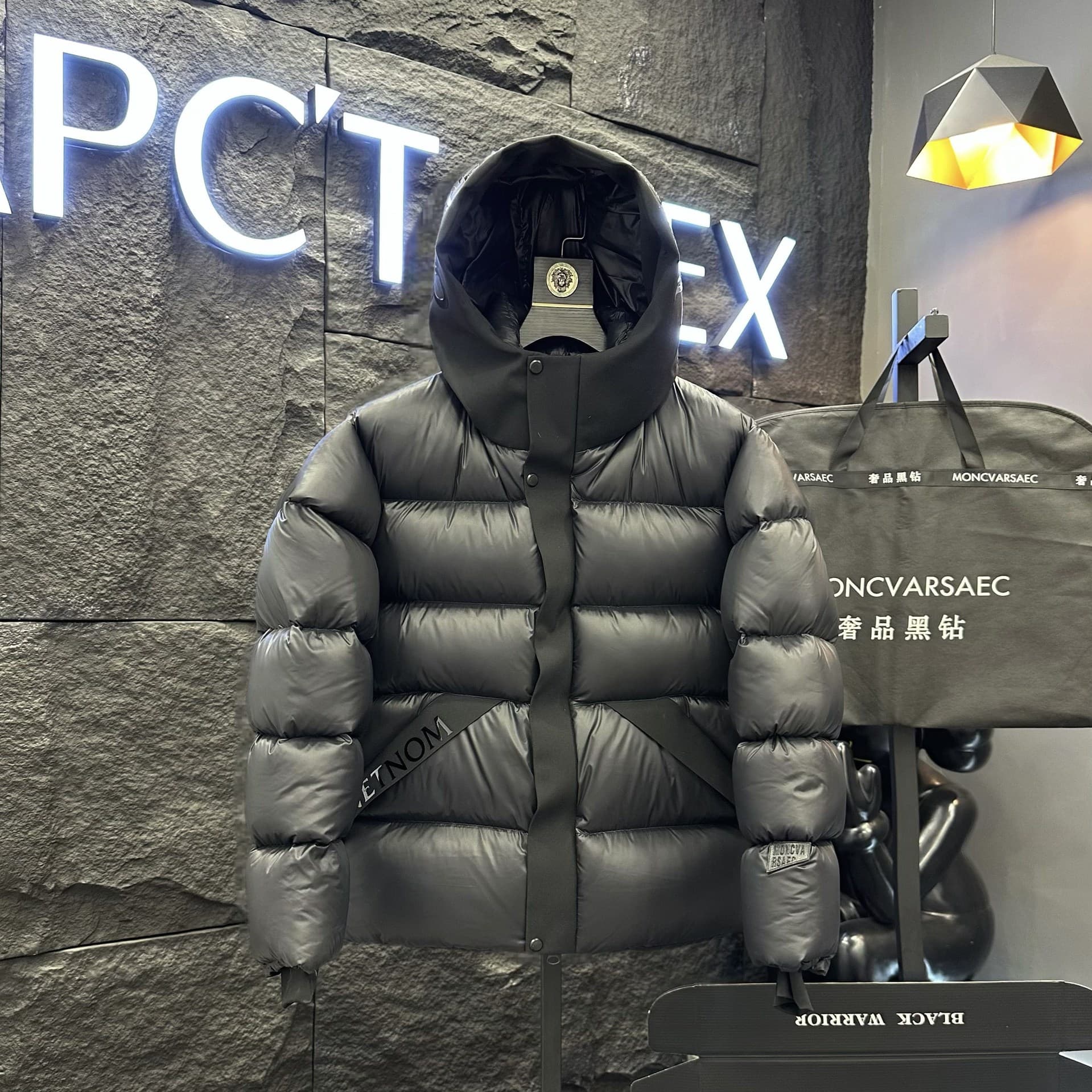 2025 New Black Warrior Down Jacket Men Winter Trendy Thick Warm Hooded Puffer Jacket Short Coat