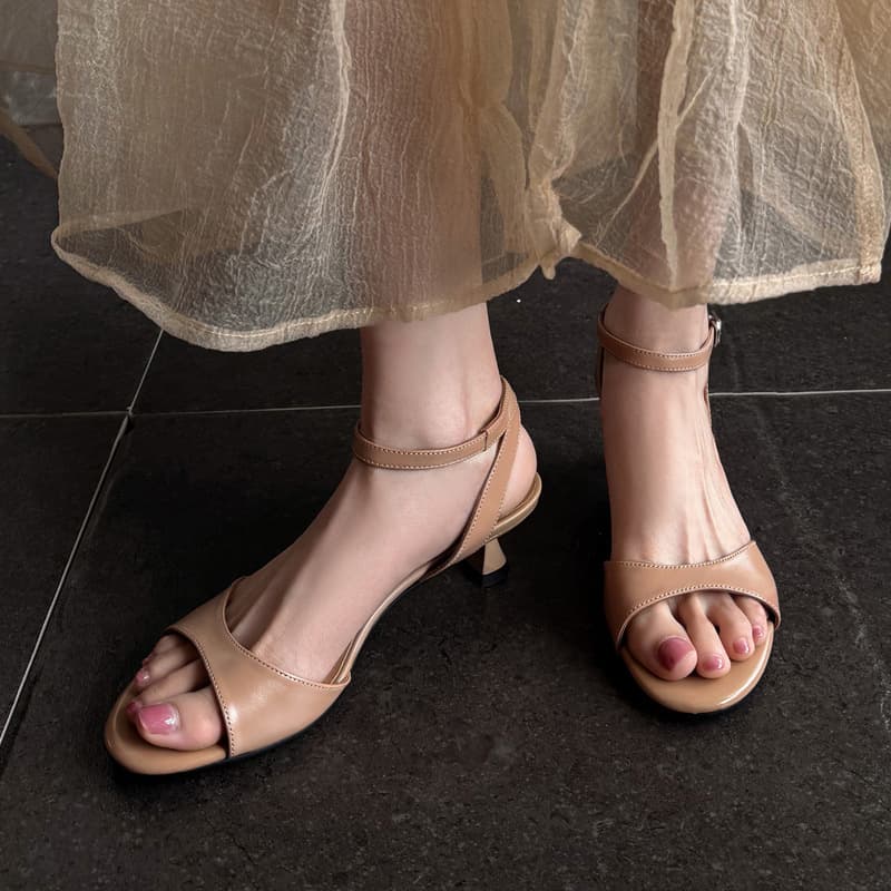 Chic Kitten Heel Sheepskin Height-Increasing Versatile Nude 2026 Summer Round Toe Open Toe Genuine Leather One-Strap Buckle Sandals for Women