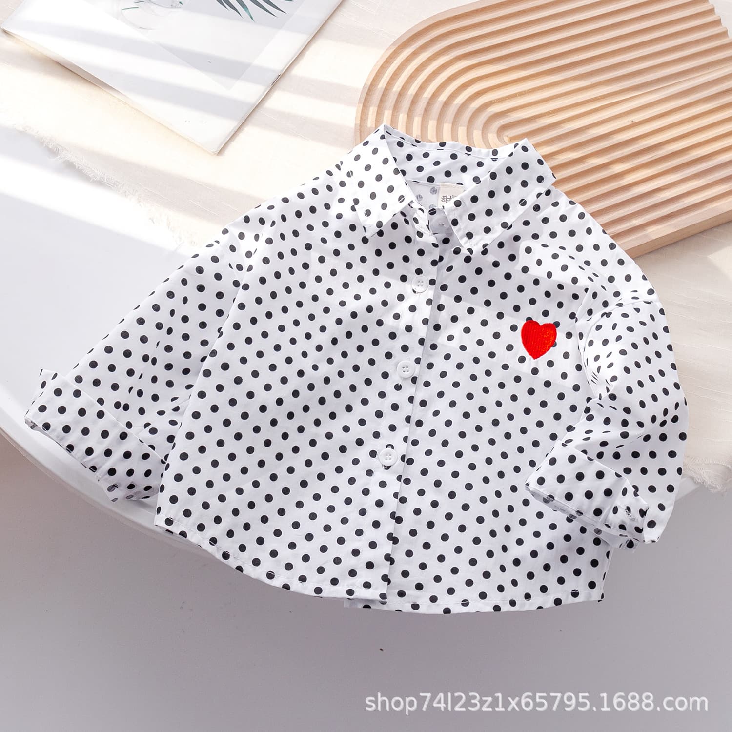 Girls' New Spring Shirt 2026 New Arrival Spring and Autumn Red Heart Blouse Baby Girl Stylish Versatile Outerwear Top