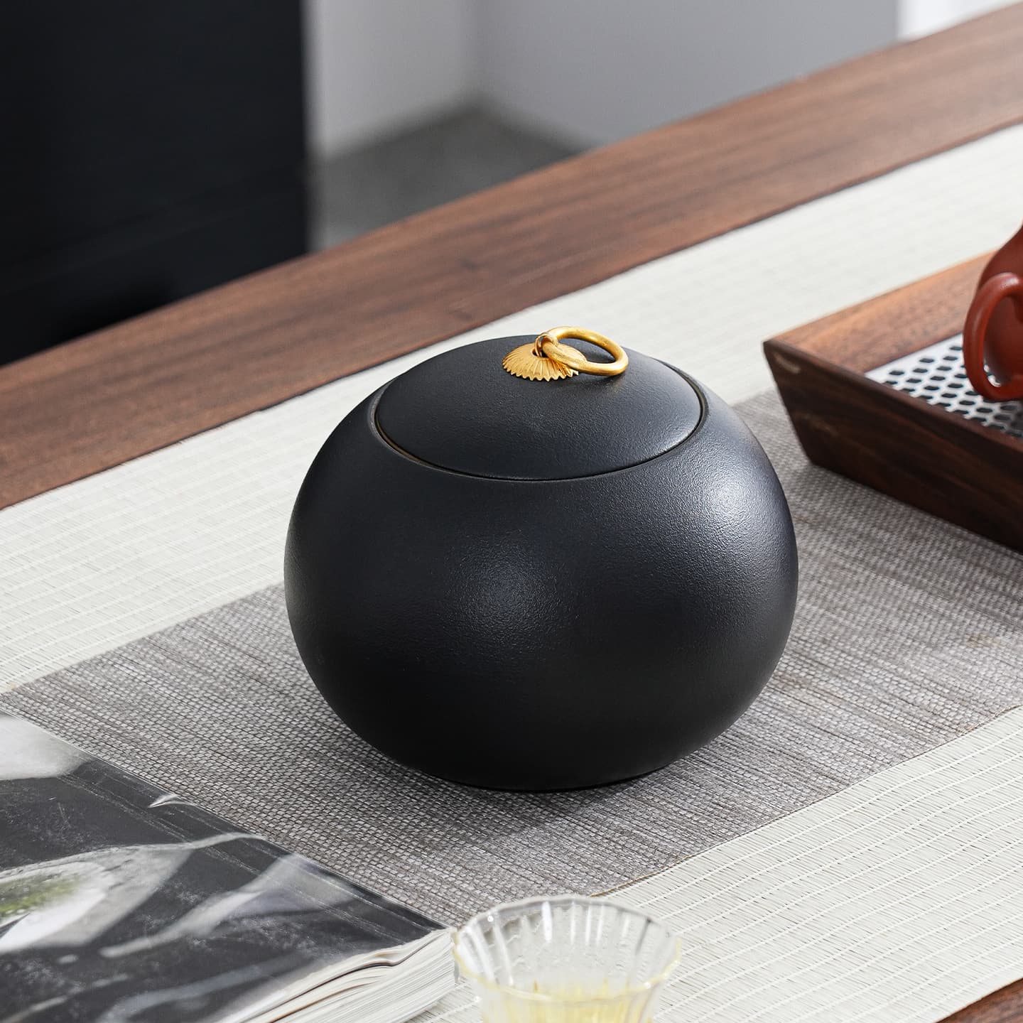 Black Ceramic Tea Canister Airtight Storage for Pu'er and Dark Tea Moisture-Proof Handmade Large Tea Can Sealed Tea Container