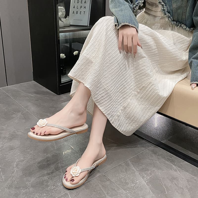 Crystal Flat Sandals for Women 2025 New Summer Outdoor Flip Flops, Pinch Toe, Fairy Style Beach Thong Sandals