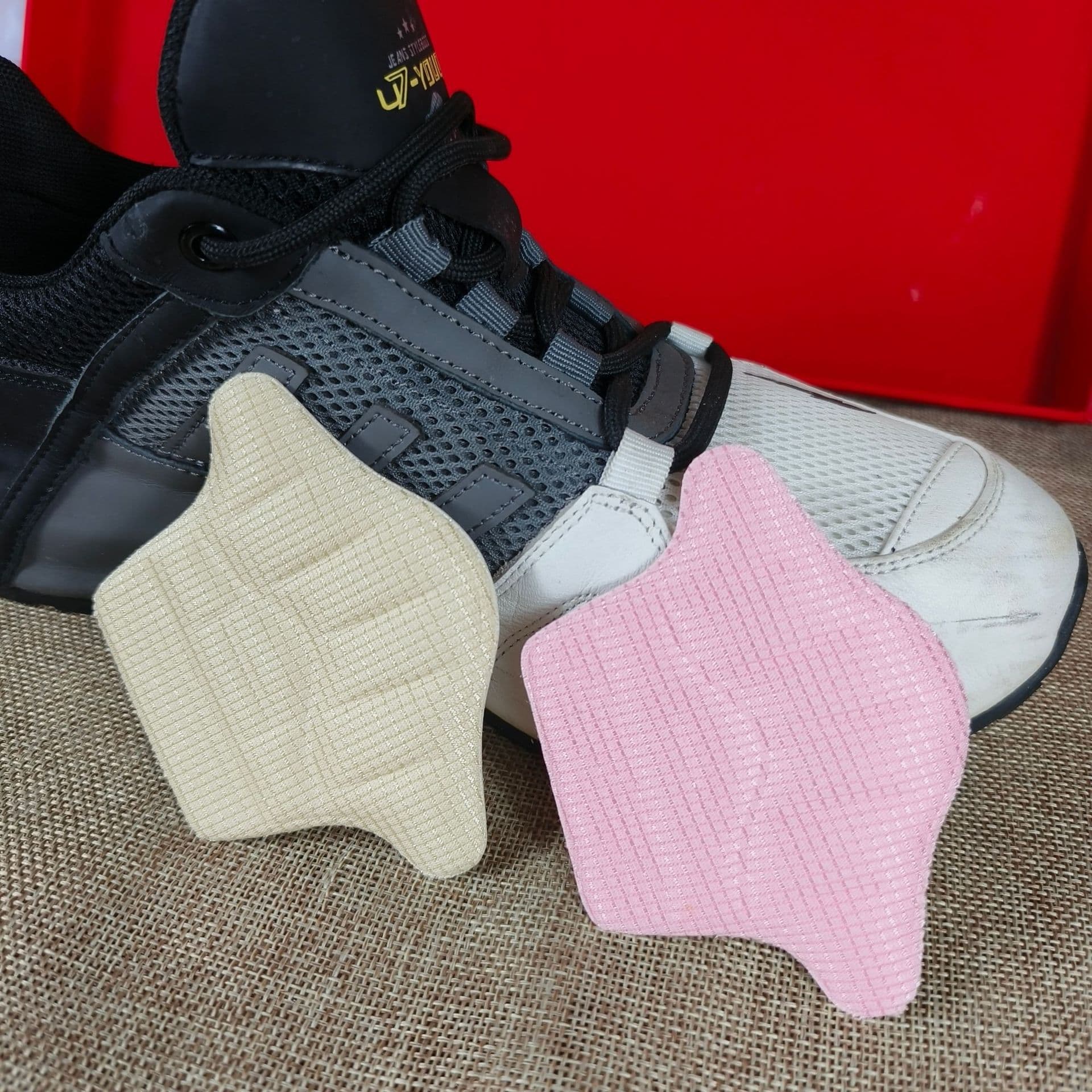 Sneaker Heel Stickers, Shoe Size Reducer Half Size Pad, Anti-Slip Heel Grip, Wear Repair Heel Stickers, Anti-Wear Comfortable Feet
