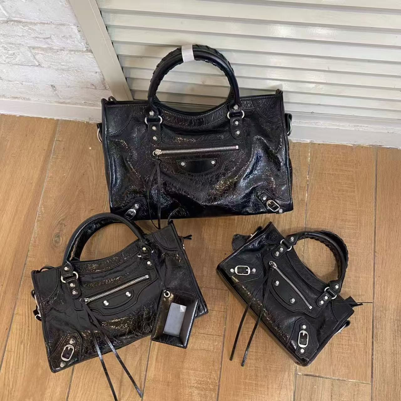 26 New Waxed Leather Paris Motorcycle Bag Women's Bag Spicy Girl French High-End Retro Rivet Bag Handbag Shoulder Bag