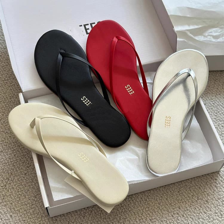 Summer European and American Niche Normcore Flip-Flops for Women, Soft and Comfortable Flat Beach Shoes, Flip-Flops for Casual Wear