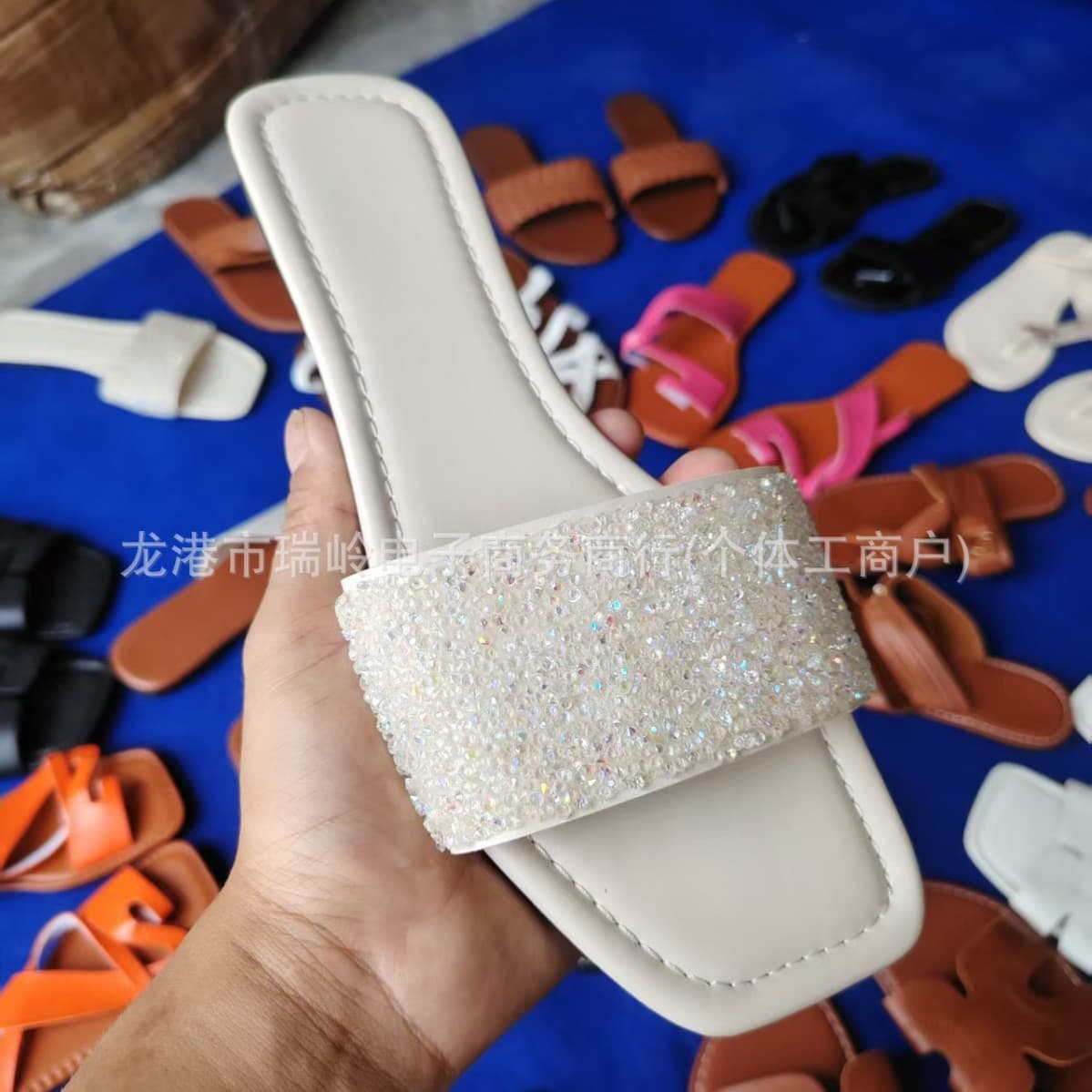 Cross-border Women's Slippers Outdoor Summer New Flat Fashion One-Strap Low Heel Large Size Sandals Non-slip Casual Beach
