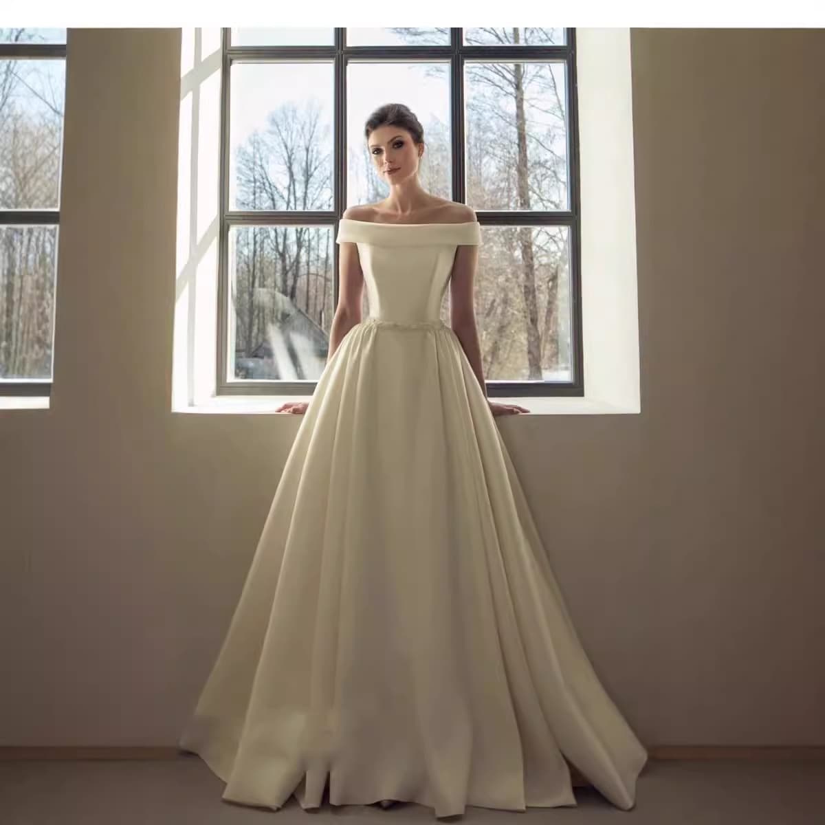 New One-Shoulder Satin Slimming Wedding Dress with Train, Trendy Lawn Gown, Church Wedding, Lightweight Veil