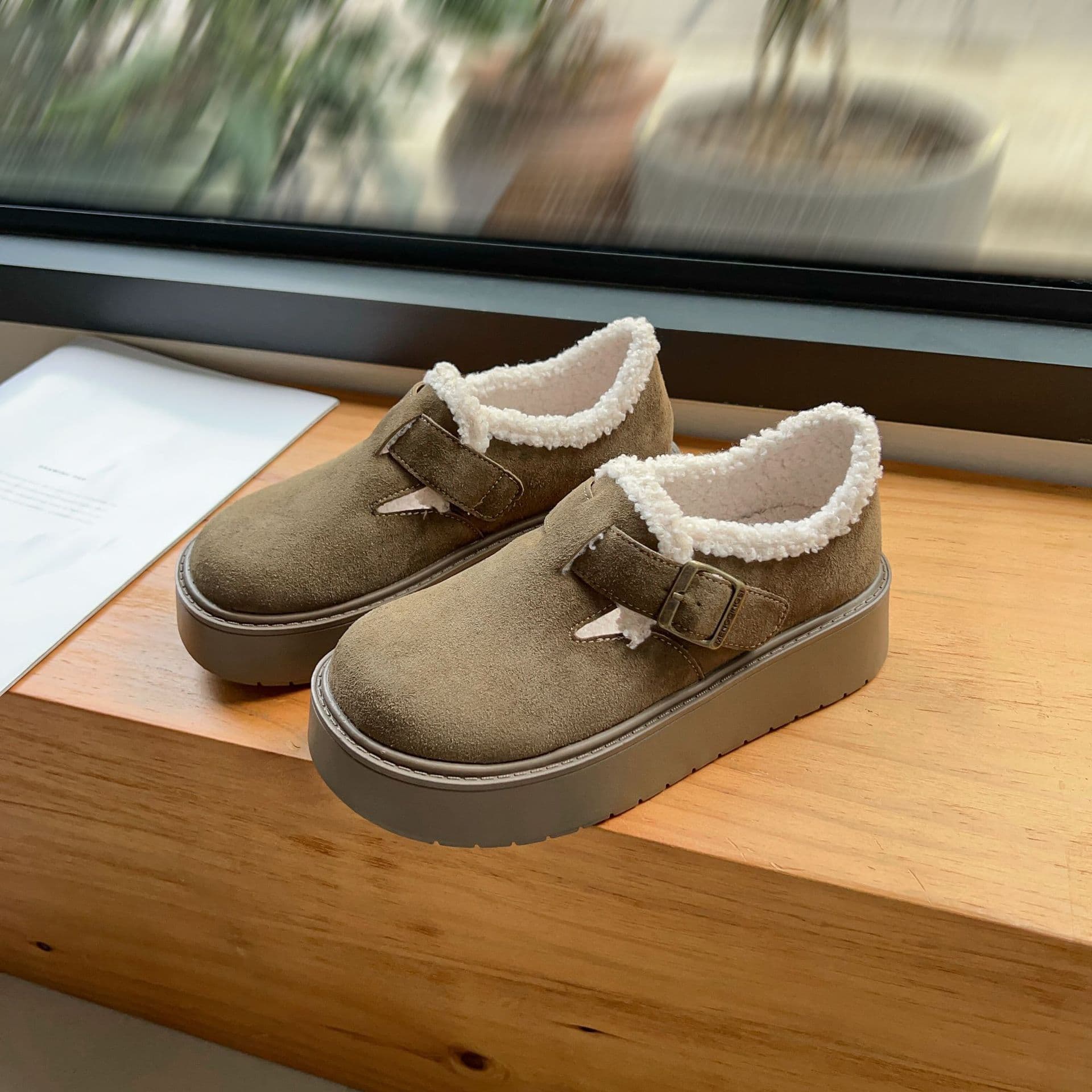 Genuine leather thick sole Birkenstock shoes for petite women height increase full coverage retro slip-on fleece-lined large size women's shoes 41-43