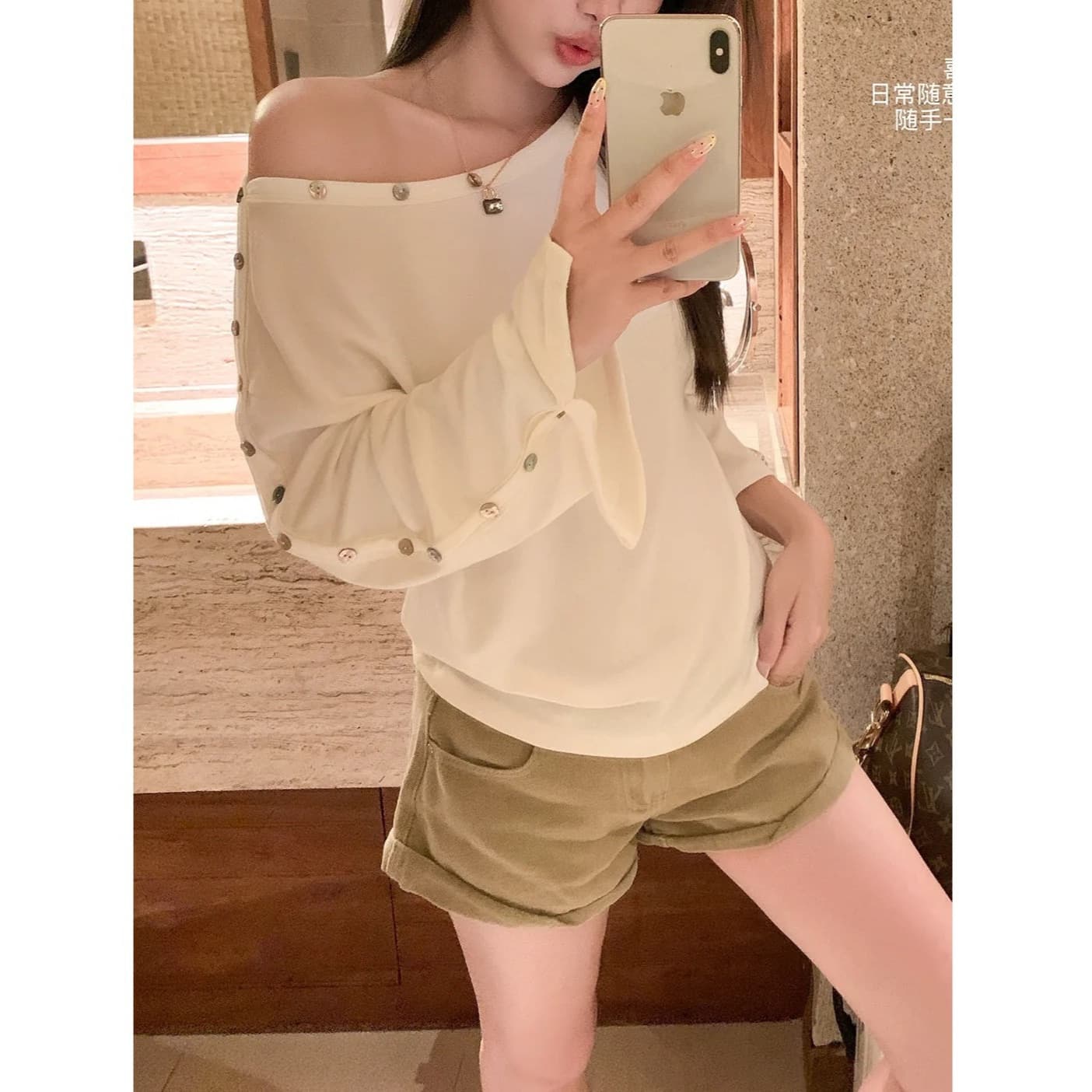 Z Xiaoxian White Button One-Shoulder Long-Sleeve T-Shirt Women Early Autumn Hot Girl Loose Niche Design Off-Shoulder Top
