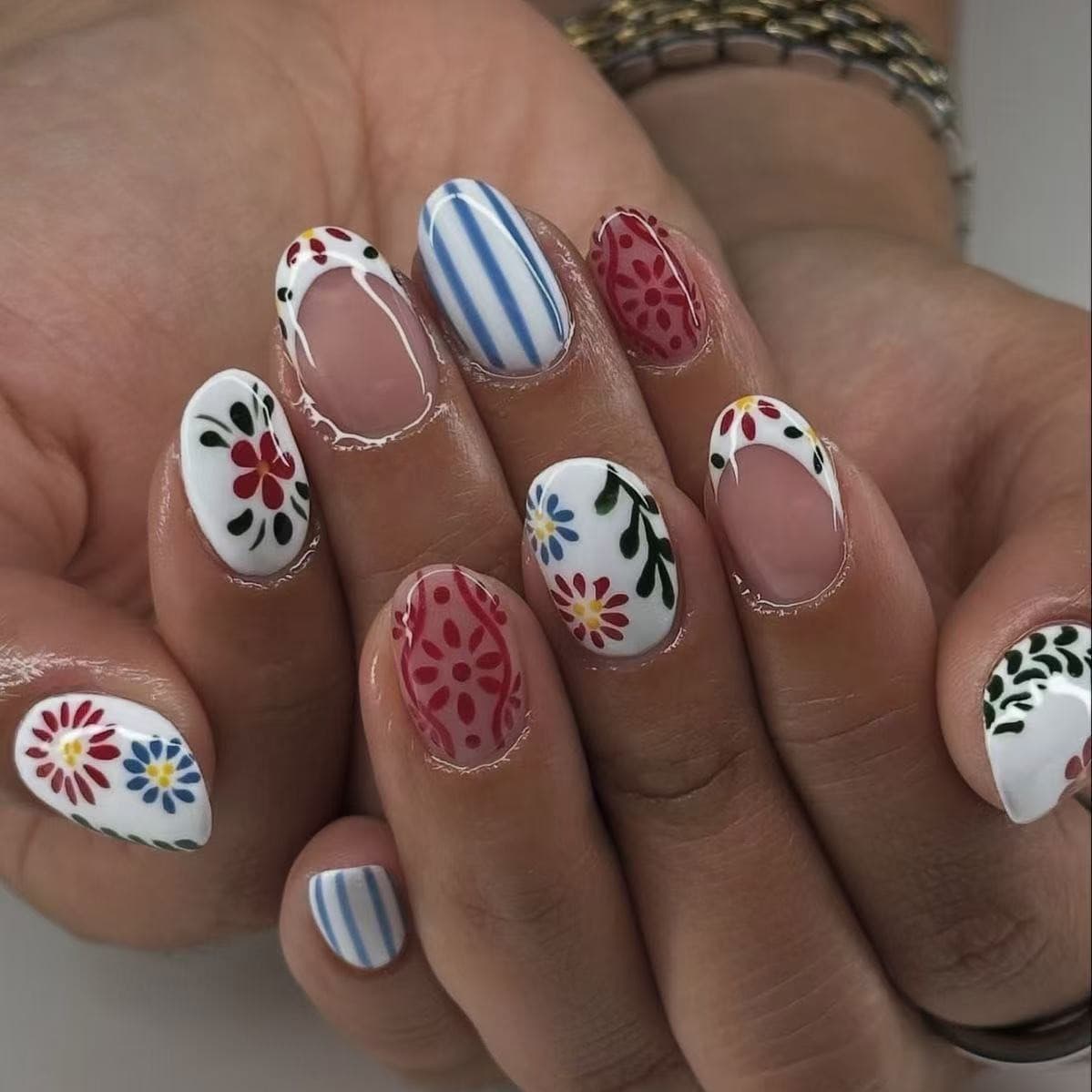 New Floral Wearable Nail Tips Short Round Cross-border European and American Hot Selling Press-on Fake Nails Wholesale