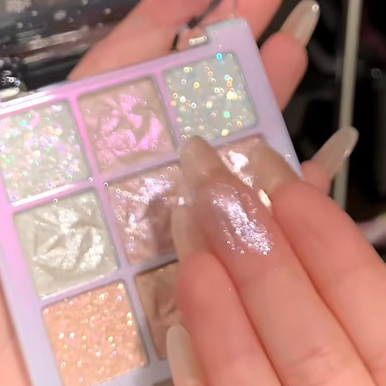 XIAOYUMI Snowflake Nine-Color Eyeshadow Palette - Sparkling, Brightening, Highlighter, Glitter, Ice Crystal Diamond Eyeshadow