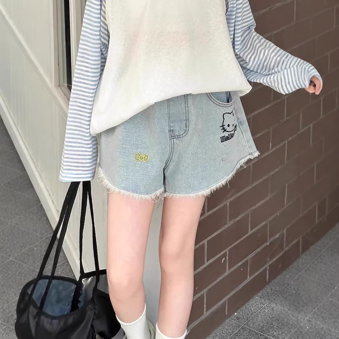 New Summer Cute Cat Embroidery Girls Denim Shorts New Loose Comfortable Girls Shorts