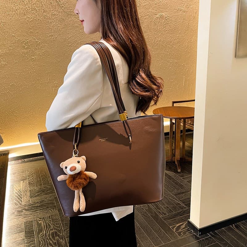Large-capacity shoulder bag foreign trade soft leather handbag women's new versatile commuter tote bag shoulder bag armpit bag