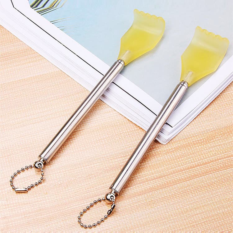 Stainless steel telescopic back scratcher for household use, elderly-friendly itching massage tool for self-sufficient back relief