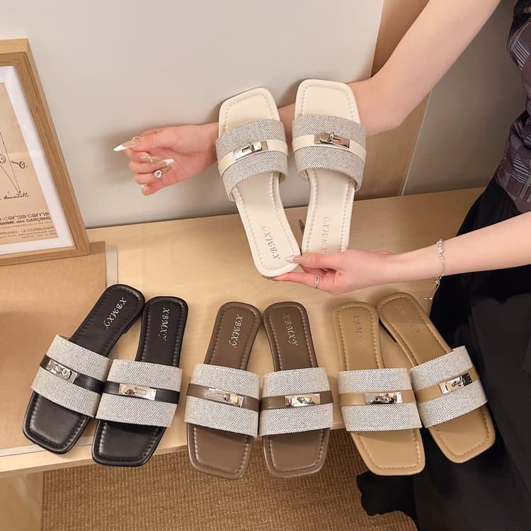 Women's Flat Slip-On Sandals, Versatile for Summer, New Woven Design, Cool Outdoor Slippers, Beach Shoes, Everyday Casual Fashion