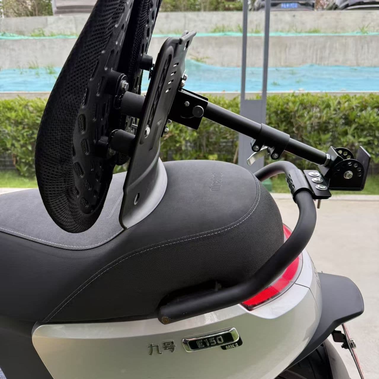 Waterproof, Breathable, Shock-Absorbing Waist Support for Riders and Delivery Personnel, Adjustable Telescopic Backrest