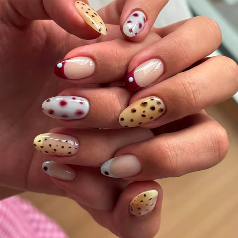 Fresh and Simple French-Style Short Almond Press-On Nails with Polka Dots, Foreign Trade Nail Art, False Nails Wholesale