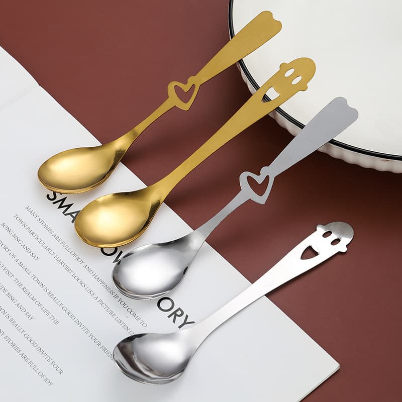 Stainless steel hollow heart-shaped Smiley spoon creative cute coffee spoon ice cream spoon wedding gift spoon