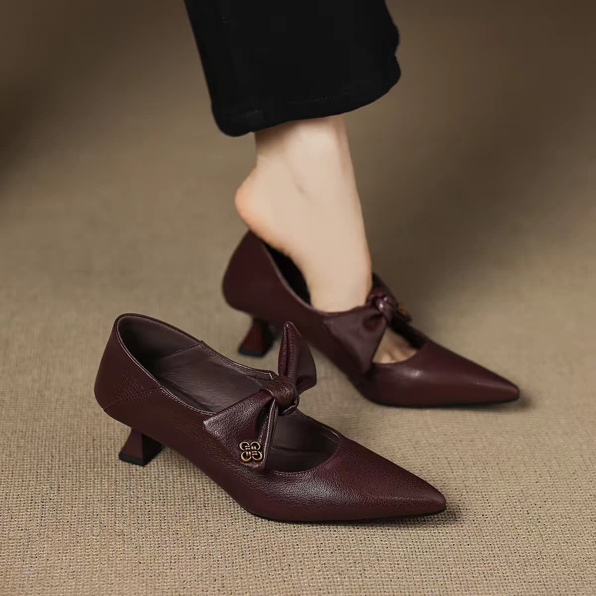 2026 new spring and autumn pointed toe temperament bow high heels shallow mouth versatile stiletto heel commuting evening style small leather shoes