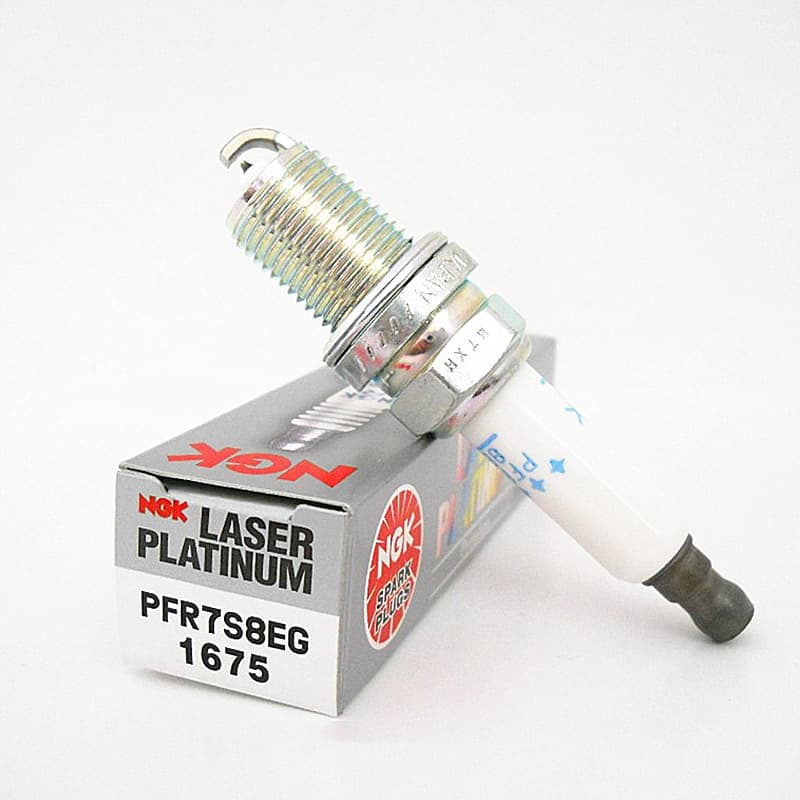NGK Double Platinum Spark Plug PFR7S8EG 1675 for Magotan Passat Tiguan A4 1.8/2.0T