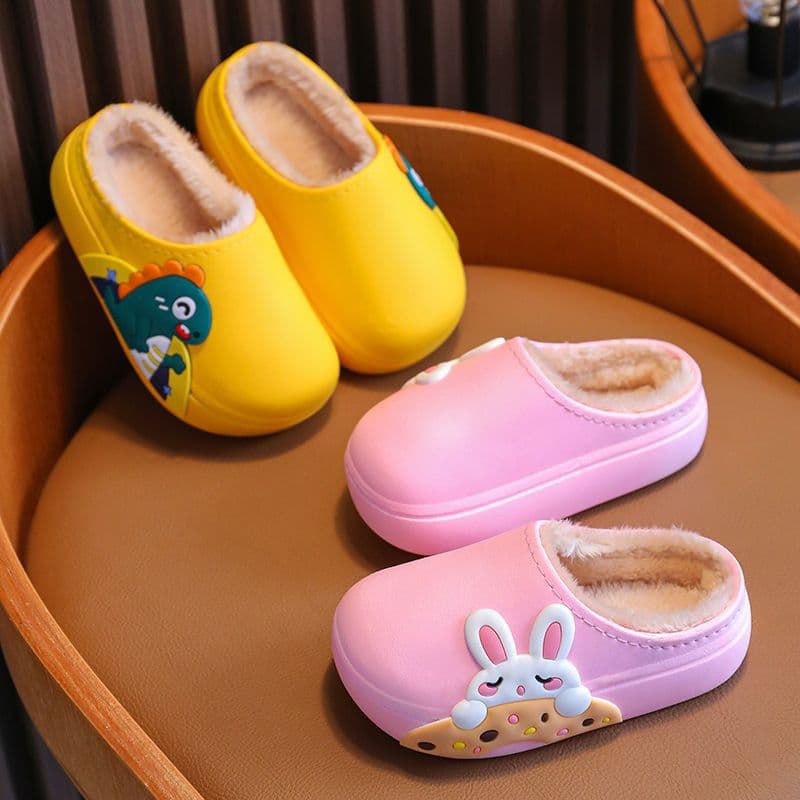 New style children's cotton slippers, winter style, fleece-lined, warm, waterproof, non-slip, soft sole, cute, boys' and girls' cotton slippers.