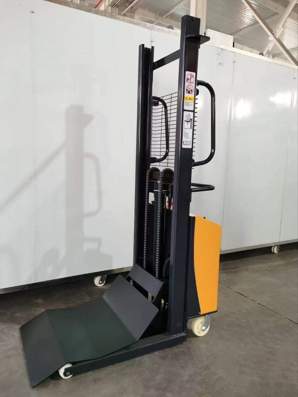 Manual semi-electric film roll stacker paper roll plastic film workstation transport lifting vehicle roll printing packaging