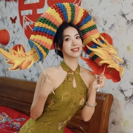 Chinese paper dragon for traditional wedding flip games and morning robe photoshoots