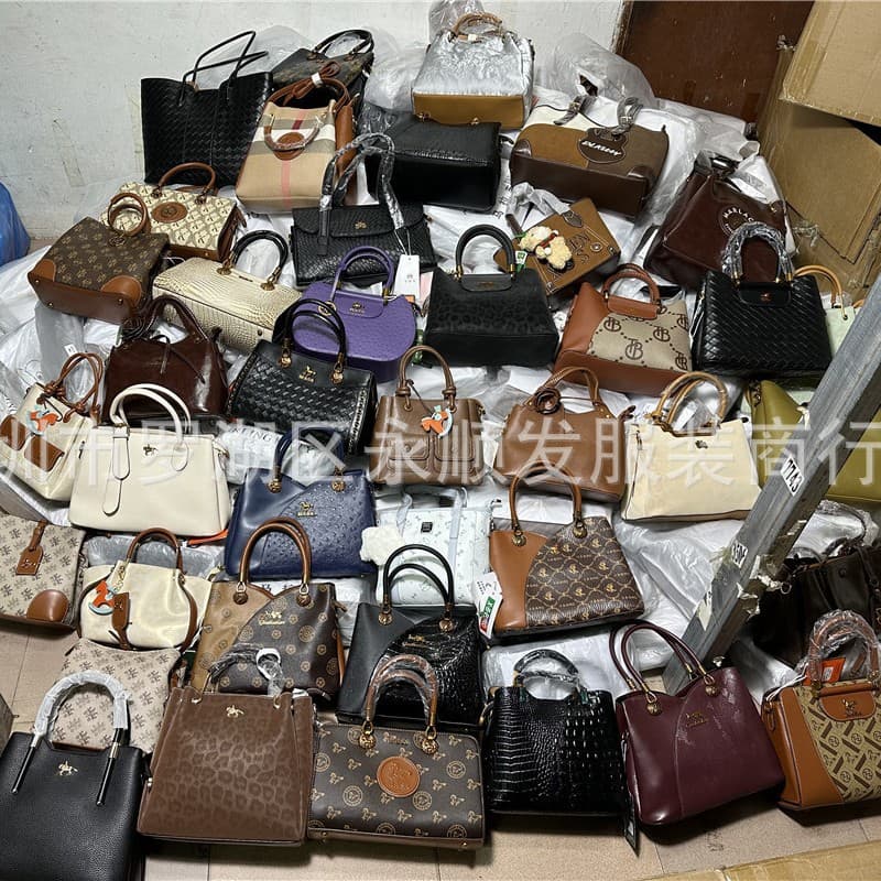 Guangzhou foreign trade inventory tail goods miscellaneous bags wholesale handbags inventory bags factory direct sales high-end tail goods women's bags