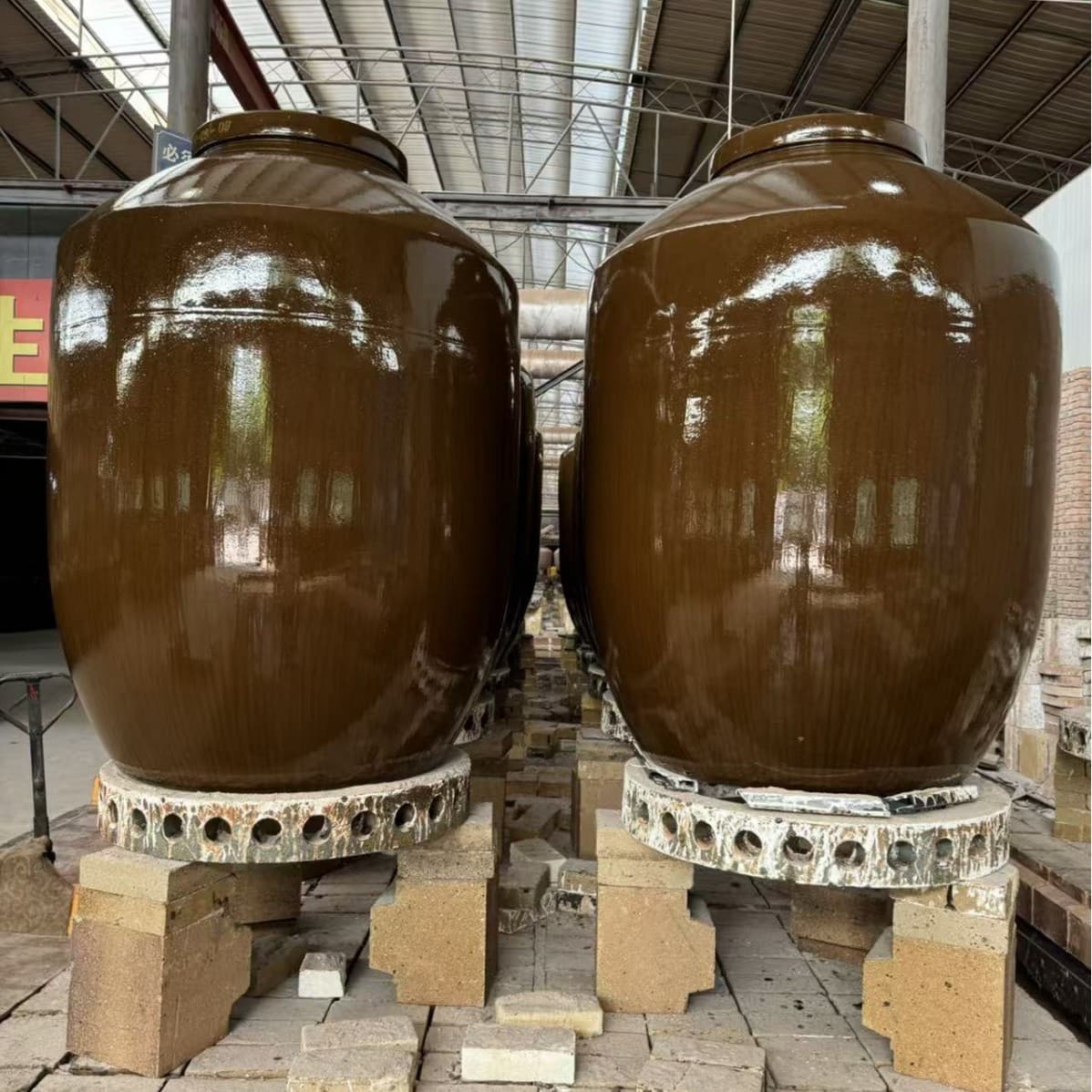 Thickened Longchang ceramic wine jar, 2000-jin capacity large storage vessel for long-term baijiu preservation
