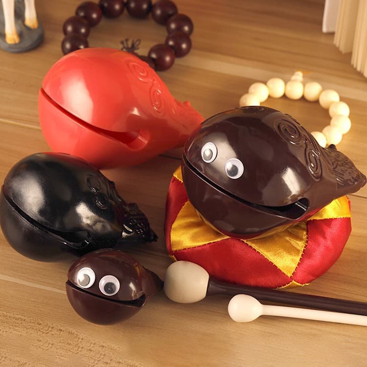 Knock on a small wooden fish, a resin wooden fish, a stress reliever, a calming instrument for office workers, not made of solid wood.