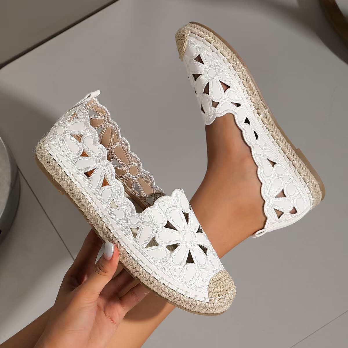 Cross-border New Style Round Toe Fisherman Shoes Lightweight Large Size Hollow Toe-Cover Jute Sole Women's Woven Shoes Flat Single Shoes
