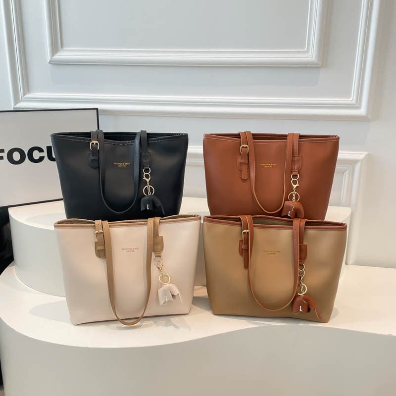 Cross-border trendy retro handheld tote bag women's bag 2026 winter new large capacity light luxury shoulder bag trendy armpit bag