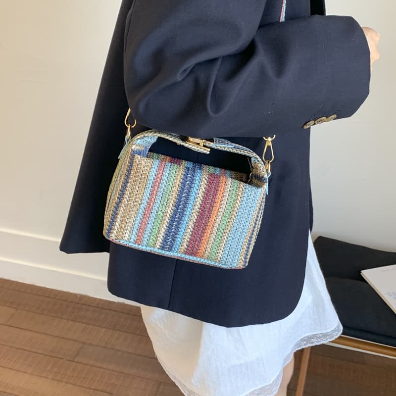 Large-Capacity Straw Bag for Women's Seaside Vacation Rainbow Woven Tote Bag for Travel, Shoulder Commuting Shoulder Bag