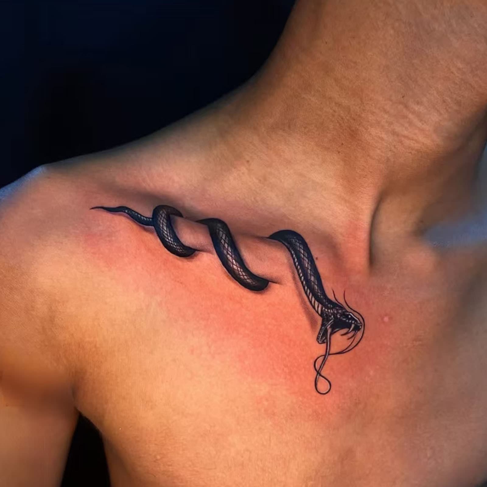 3D three-dimensional skin-penetrating black snake tattoo sticker, dark realistic wild collarbone shoulder and neck waterproof and long-lasting simulation sticker