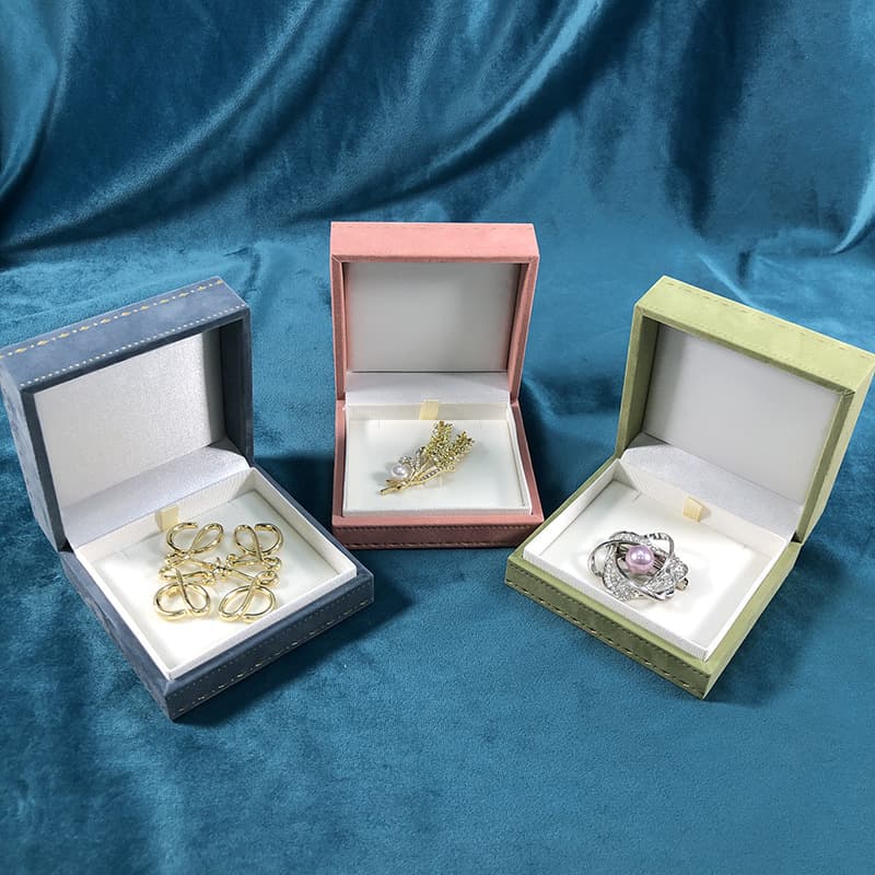 High-end flannel brooch jewelry packaging box badge medal collection box hairpin gift box factory direct sales