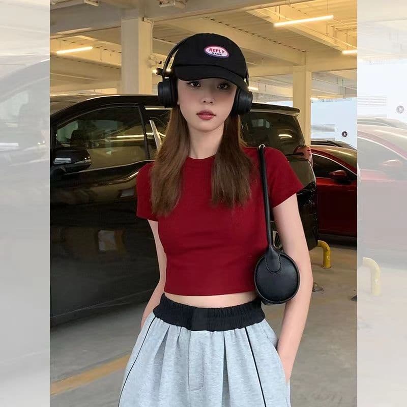 European and American Style Short-Sleeve T-Shirt for Women, Summer 2026 New Model, Spicy Korean Style, Slim Fit, Cropped, Navel-Baring, Trendy Red Top