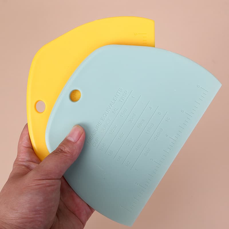Dough Cutter for Home Use, Rice Noodle Roll Scraper, Food-Grade Silicone Spatula, Baking Tools, Kneading Mat, Specialized Scraper Knife
