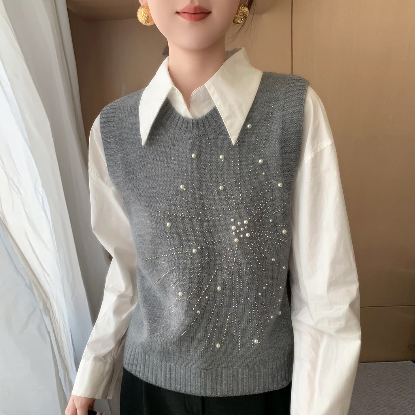 Round Neck Beaded Knit Vest Women Spring Autumn Design Versatile Sleeveless Layering Knit Cardigan Sweater Women