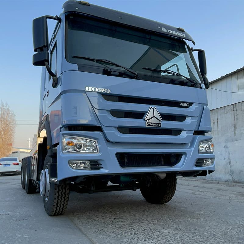 8-wheel Howo tractor unit for sale, dual-drive heavy-duty truck, 375 horsepower container truck.