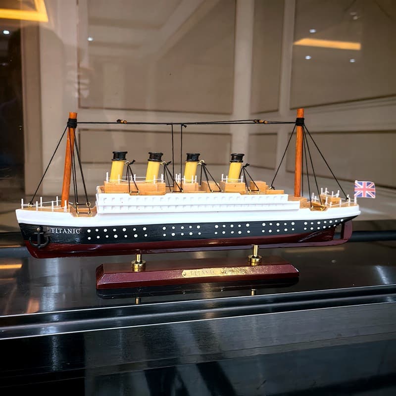 Titanic model wooden sailboat decoration, living room simulated cruise ship, finished ship boutique home decoration.