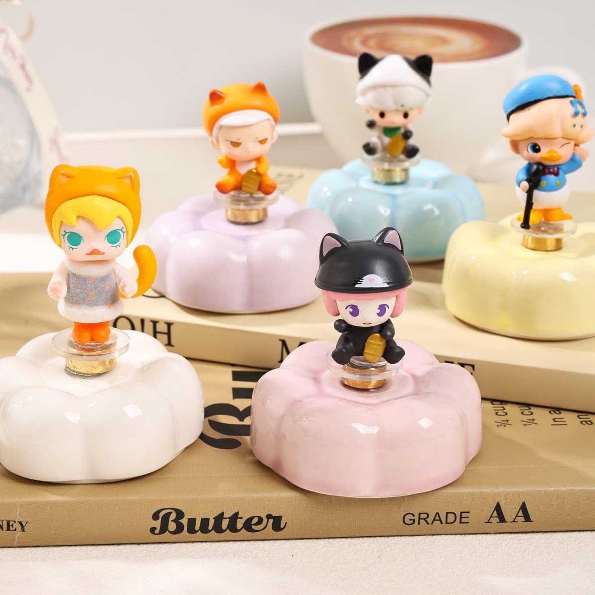 Lucky Cat Series Cartoon Turning Exquisite Gift Car Bubble Central Control Rotatable Ornament Office Work Station Decoration