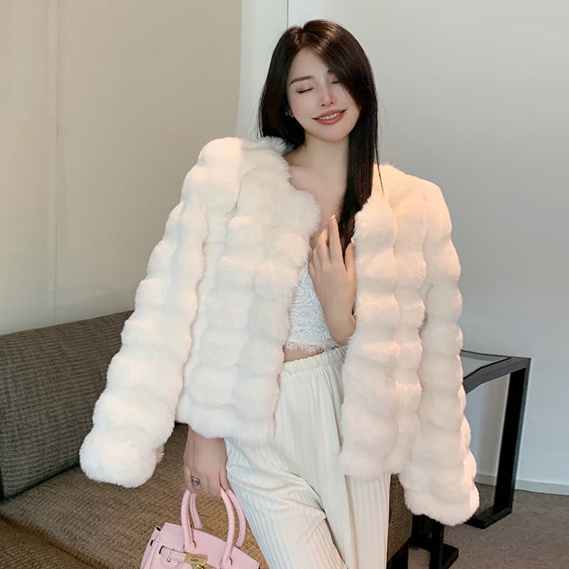 2023 Winter New Thickened Korean Style Versatile Otter Fur Coat Round Neck Mink Velvet Short Faux Fur Jacket for Women