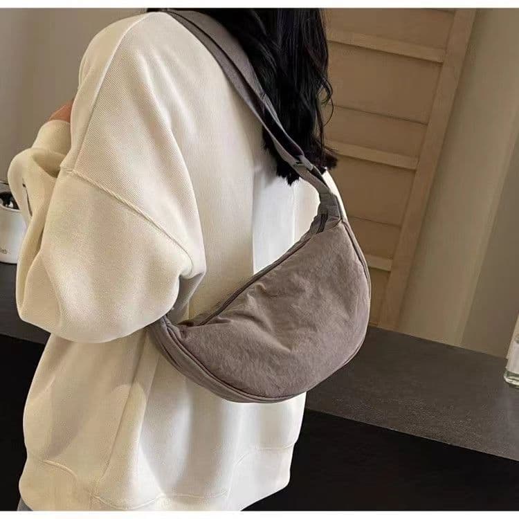 Solid color crescent bag trendy personality daily commuting simple crossbody bag zipper women's bag autumn and winter single shoulder versatile cotton bag