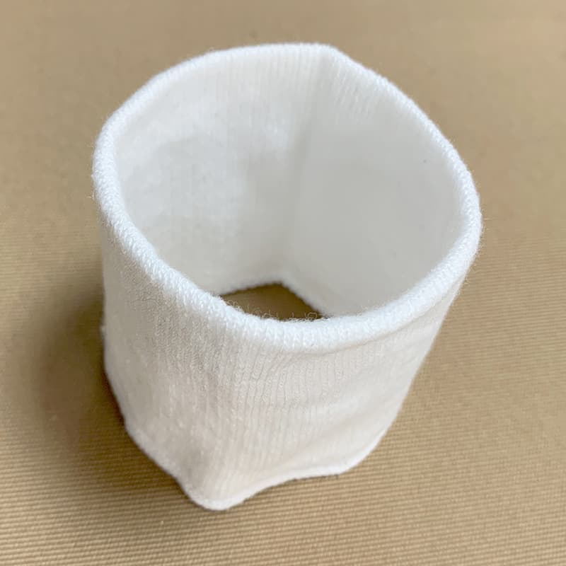 Ready-to-ship new style polyester rib low-elastic yarn 6-10cm disposable epidemic protective suits with seamless cuffs.