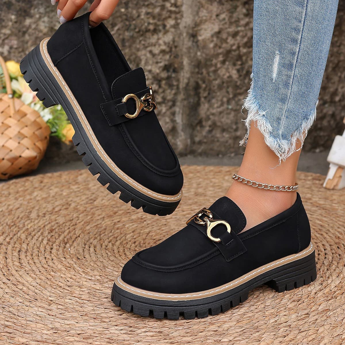 Women's British style leather shoes, new spring and autumn 2024 style, fashionable, versatile, retro color blocking, casual chunky heel, platform sole.