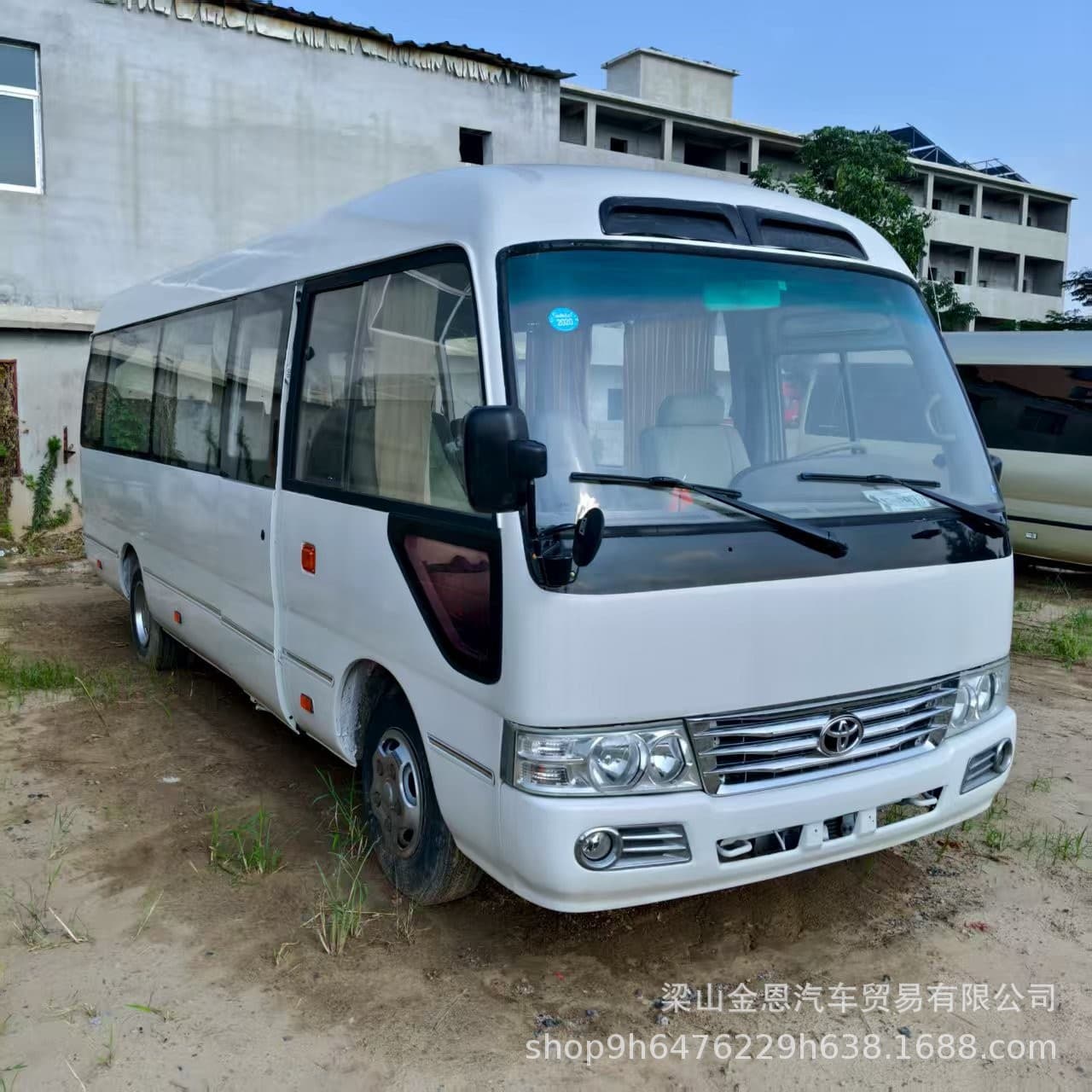 Cross-border export Toyota Coaster 19-20 seats minibus comfortable cockpit adjustable seats